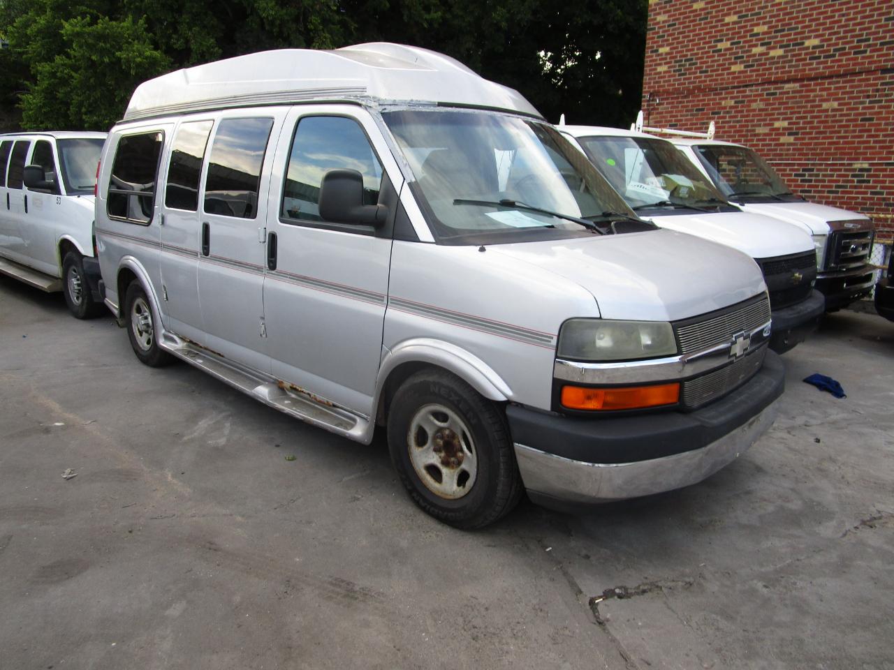 chevrolet express 2004 1GBFG15X841218581 image chevrolet express 2004 1GBFG15X841218581 image