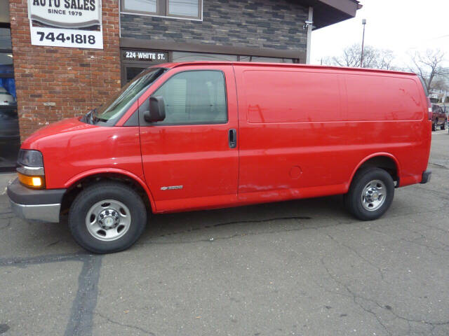 chevrolet express 2004 1GCHG35U141149691 image chevrolet express 2004 1GCHG35U141149691 image