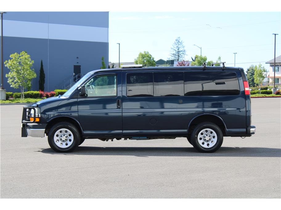 chevrolet express 2011 1GNSHCF4XB1153258 image chevrolet express 2011 1GNSHCF4XB1153258 image