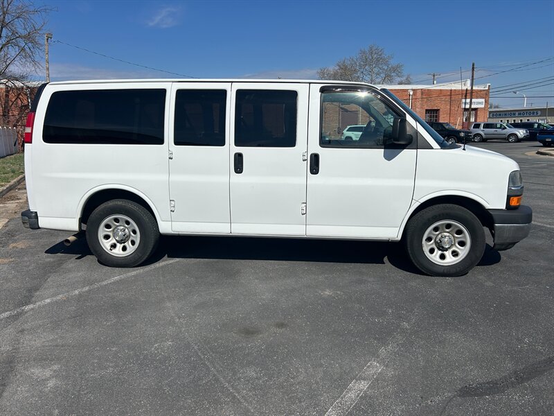 chevrolet express 2013 1GBSGCF45D1157141 image chevrolet express 2013 1GBSGCF45D1157141 image