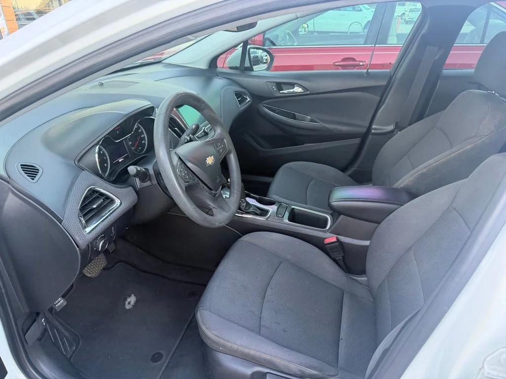 chevrolet cruze 2019 1G1BJ5SM5K7105137 image chevrolet cruze 2019 1G1BJ5SM5K7105137 image