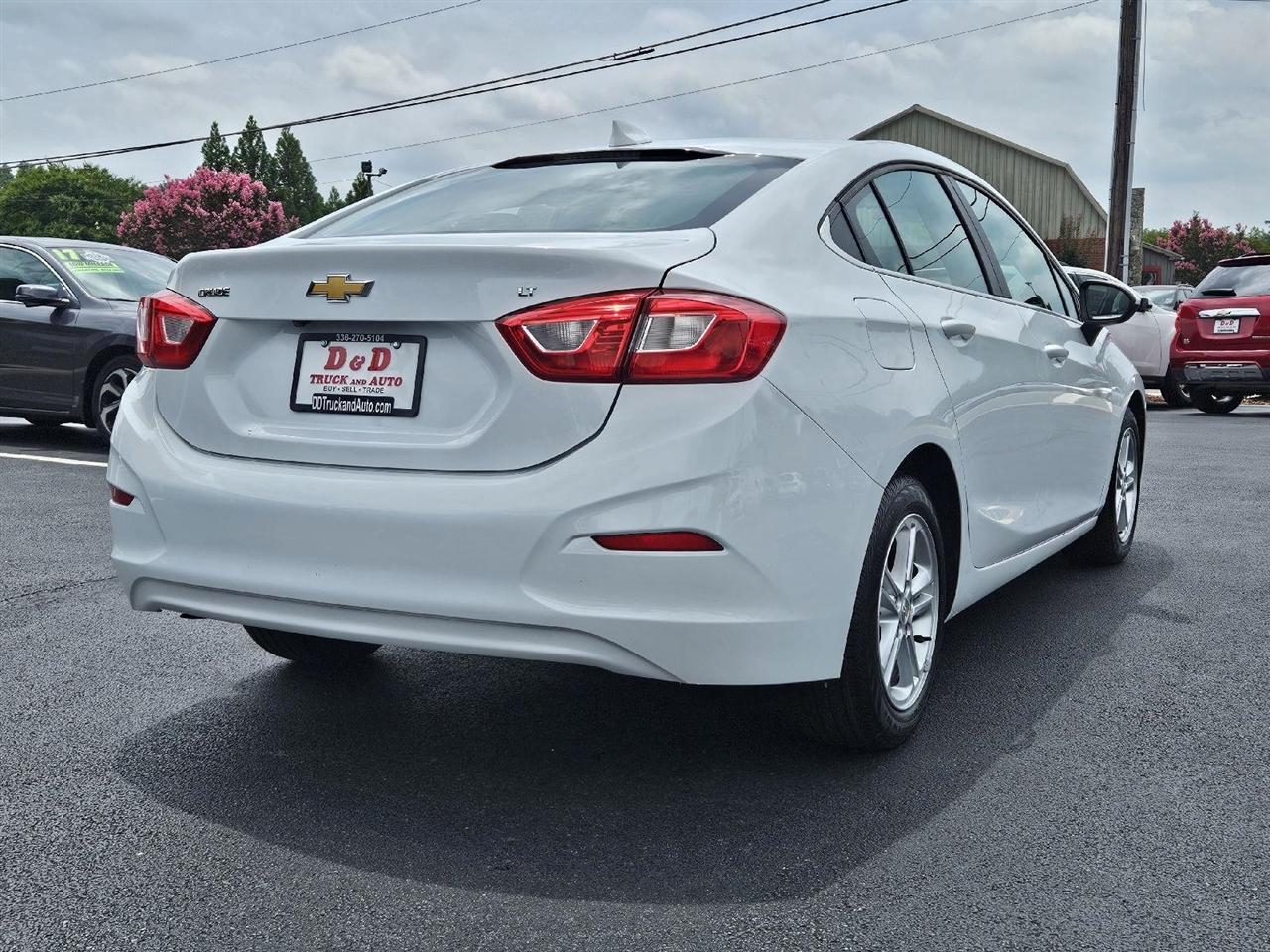 chevrolet cruze 2018 1G1BE5SM8J7176593 image chevrolet cruze 2018 1G1BE5SM8J7176593 image