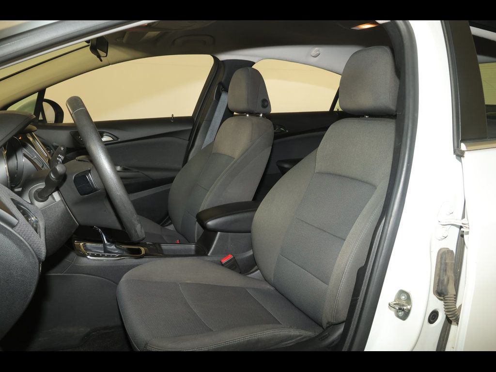 chevrolet cruze 2018 1G1BE5SM2J7218630 image chevrolet cruze 2018 1G1BE5SM2J7218630 image