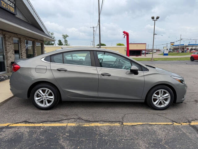 chevrolet cruze 2017 1G1BE5SM1H7142988 image chevrolet cruze 2017 1G1BE5SM1H7142988 image