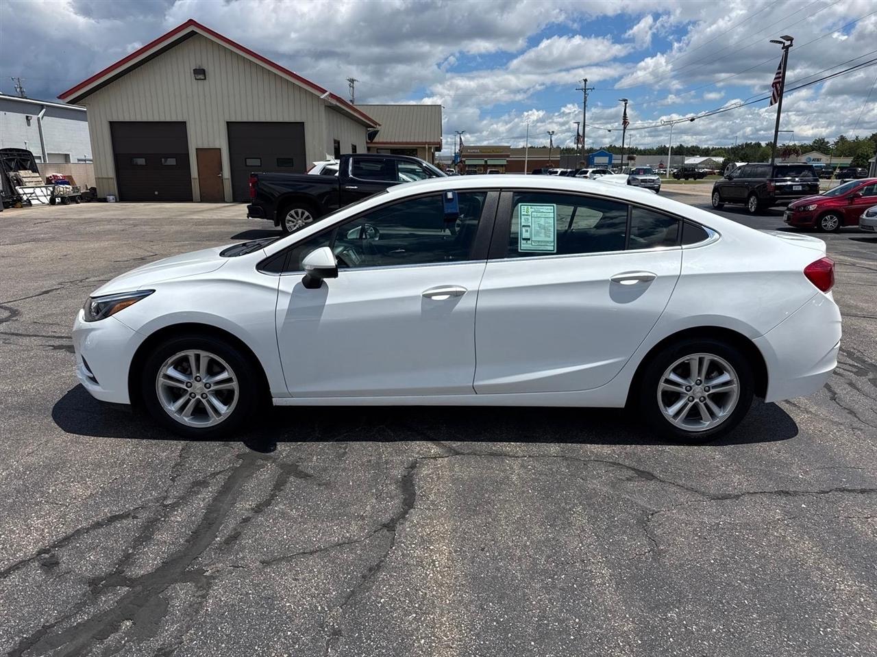 chevrolet cruze 2017 1G1BE5SM8H7228847 image chevrolet cruze 2017 1G1BE5SM8H7228847 image