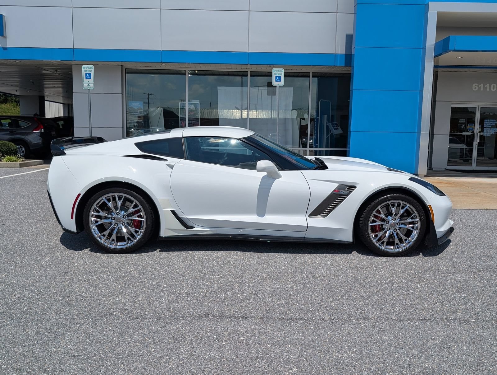 chevrolet corvette 2016 1G1YU2D67G5607665 image chevrolet corvette 2016 1G1YU2D67G5607665 image