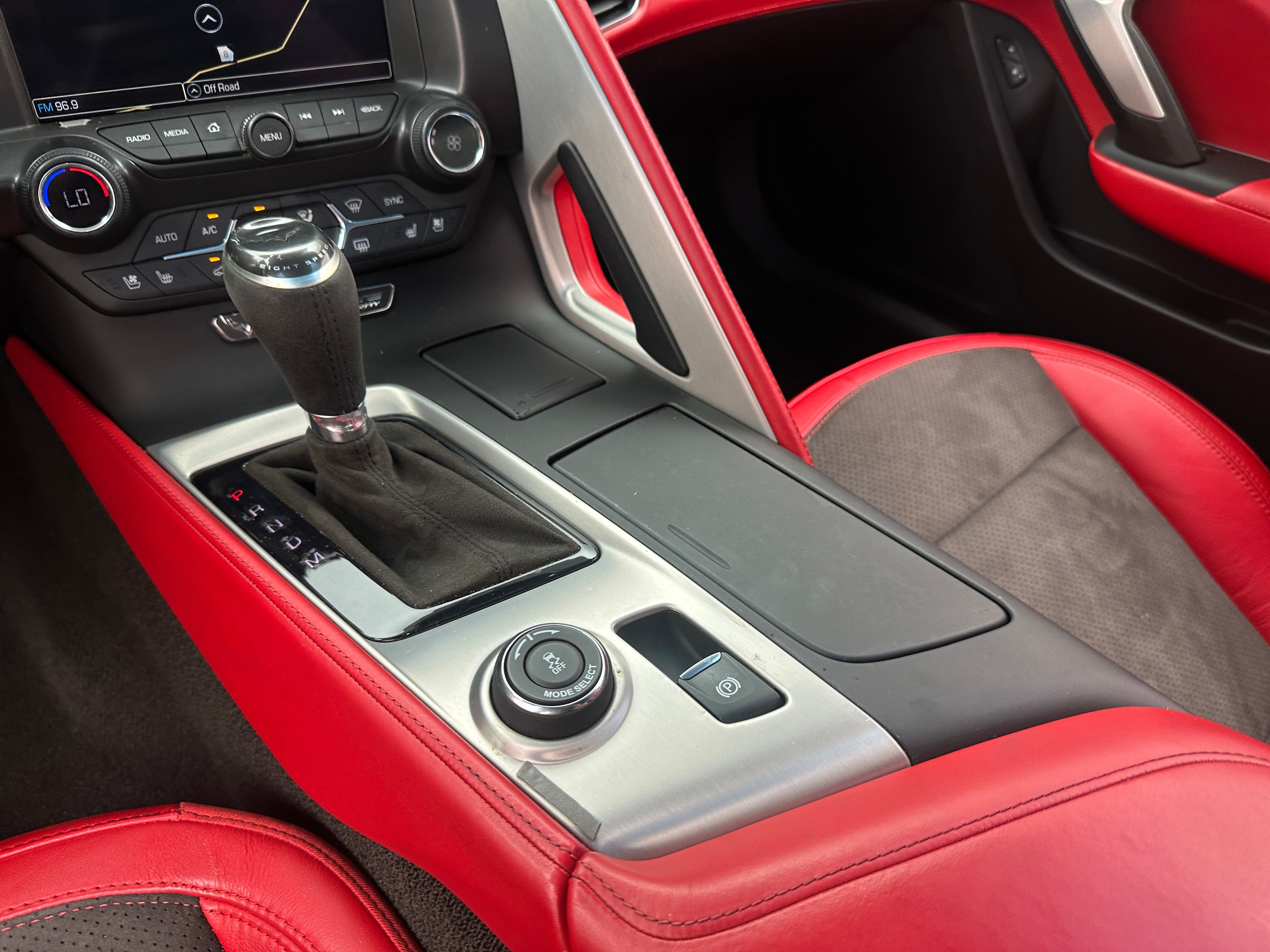 chevrolet corvette 2016 1G1YM2D74G5108329 image chevrolet corvette 2016 1G1YM2D74G5108329 image
