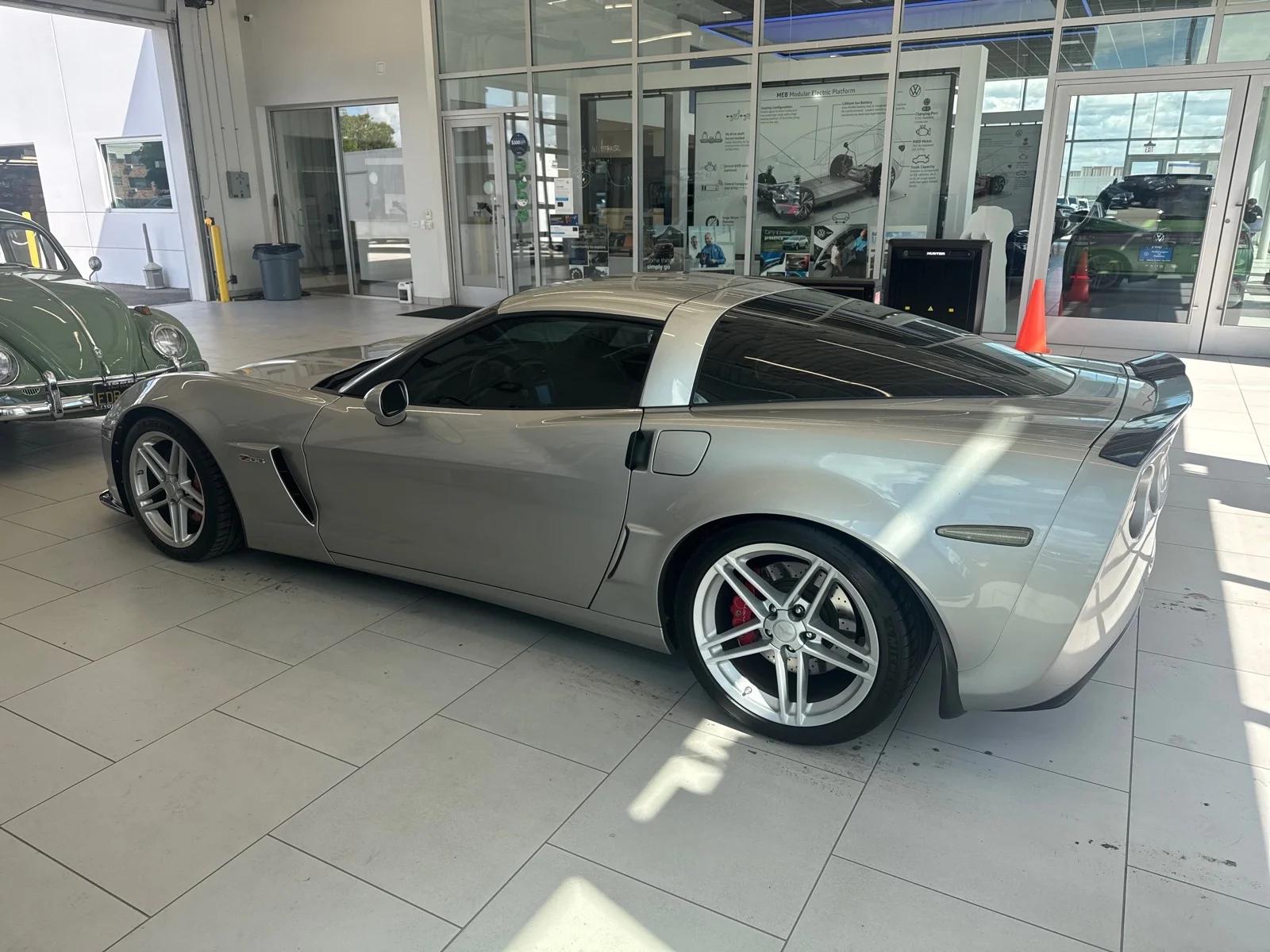 chevrolet corvette 2006 1G1YY26E765127648 image chevrolet corvette 2006 1G1YY26E765127648 image