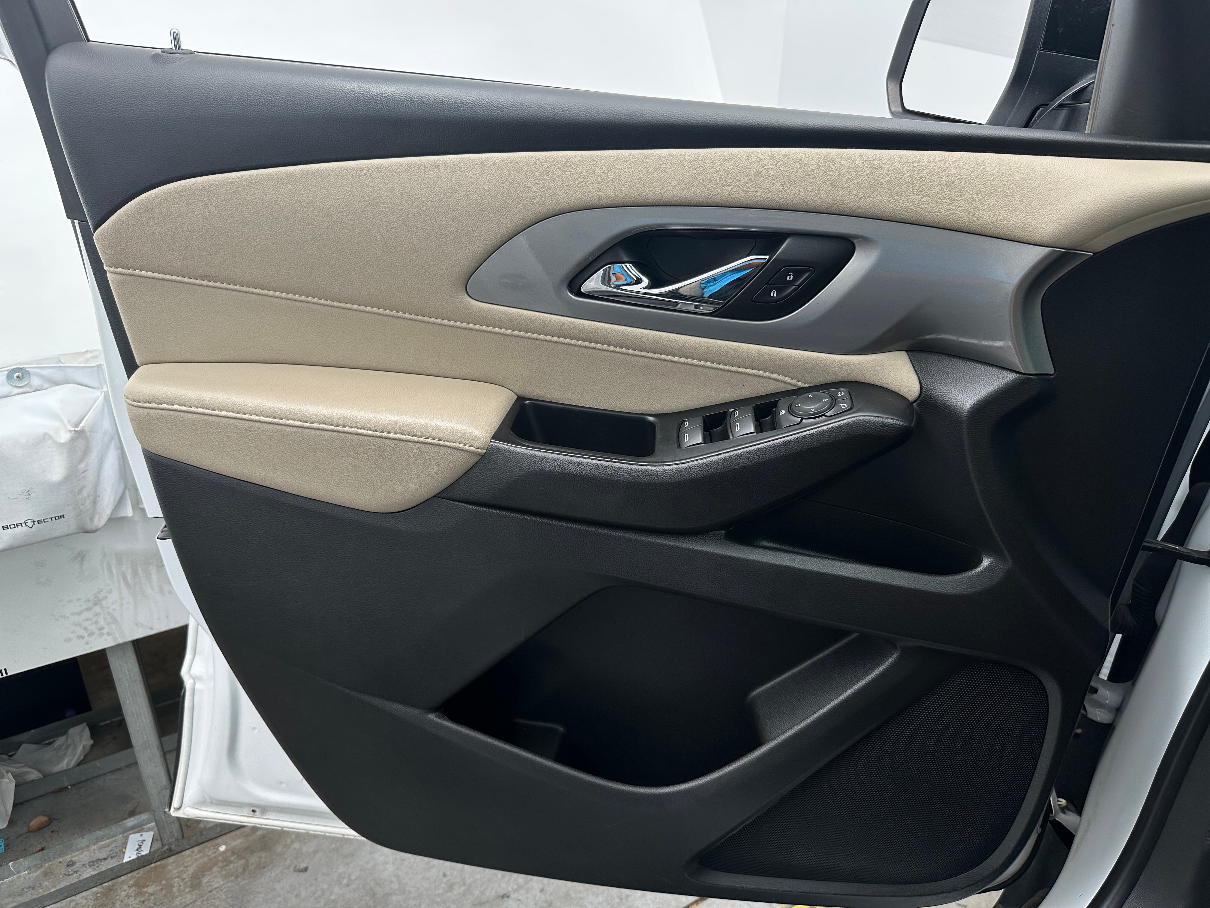 chevrolet traverse 2023 1GNERFKWXPJ305923 image chevrolet traverse 2023 1GNERFKWXPJ305923 image