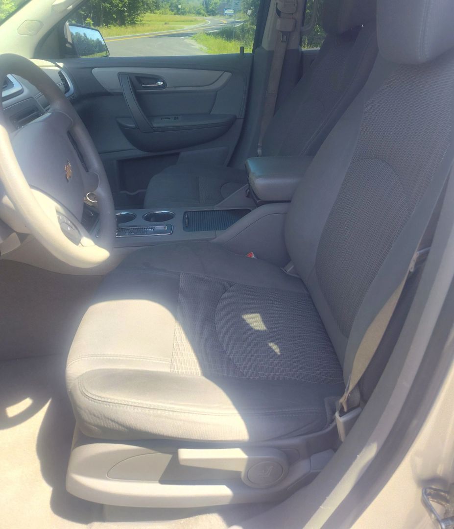 chevrolet traverse 2016 1GNKRFED9GJ325710 image chevrolet traverse 2016 1GNKRFED9GJ325710 image