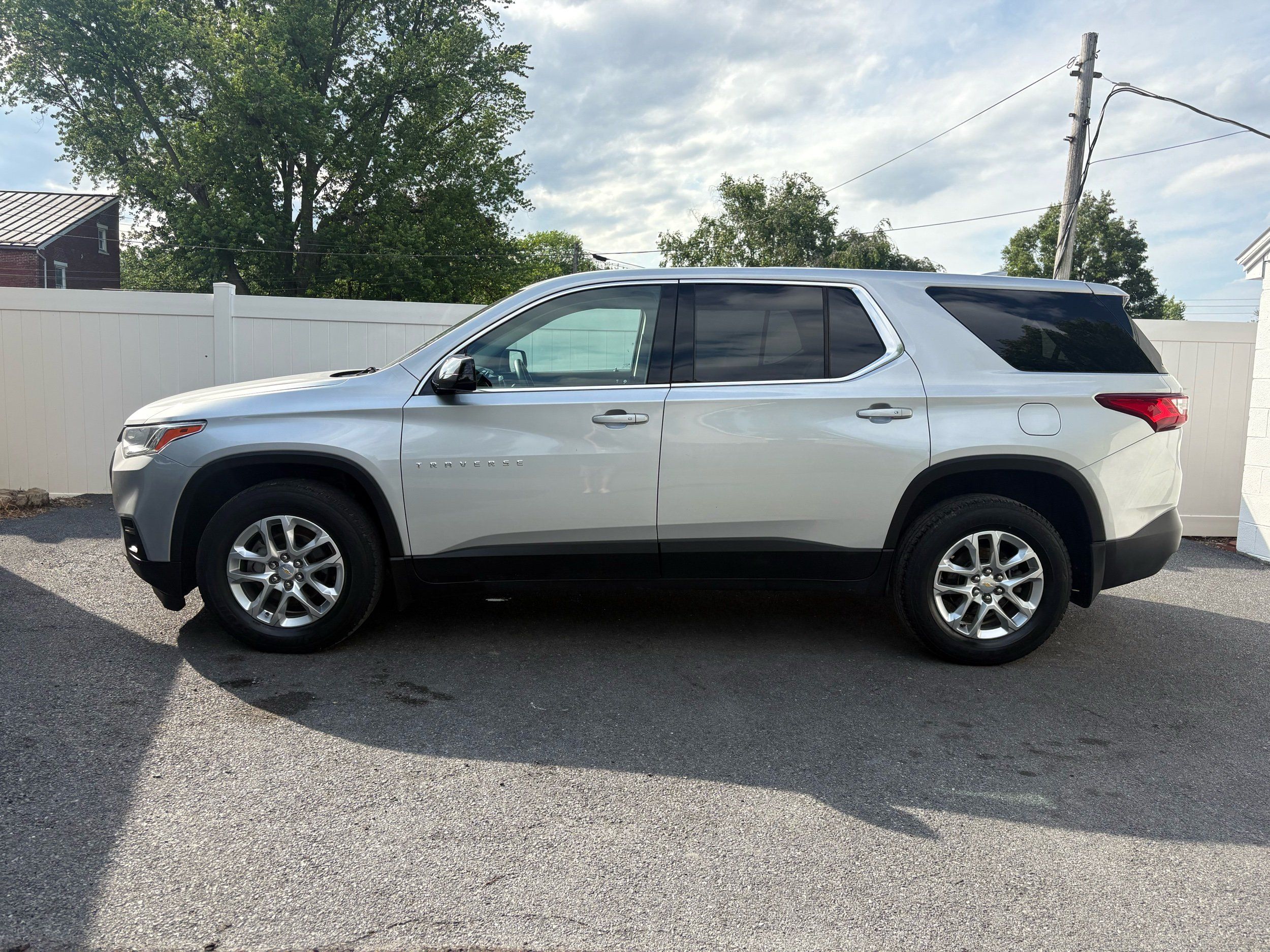chevrolet traverse 2019 1GNEVFKW1KJ149226 image chevrolet traverse 2019 1GNEVFKW1KJ149226 image