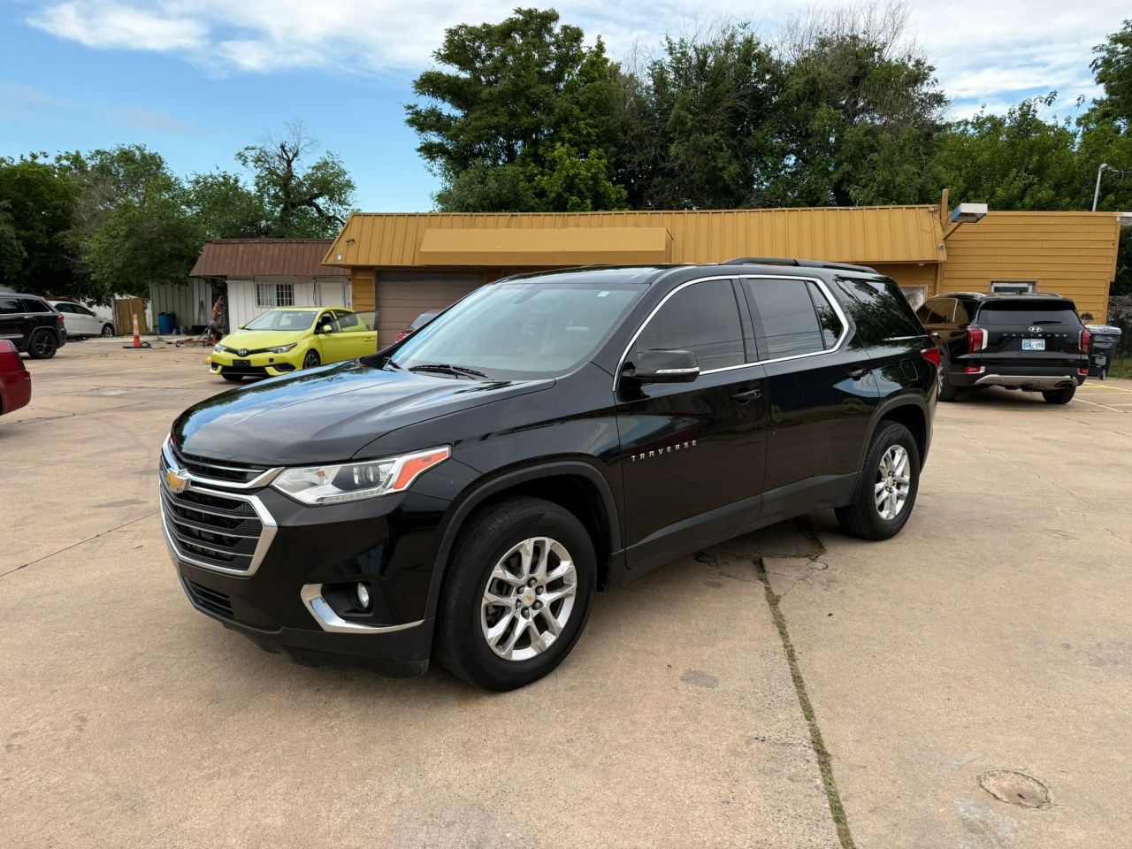 chevrolet traverse 2019 1GNERGKW1KJ229989 image chevrolet traverse 2019 1GNERGKW1KJ229989 image