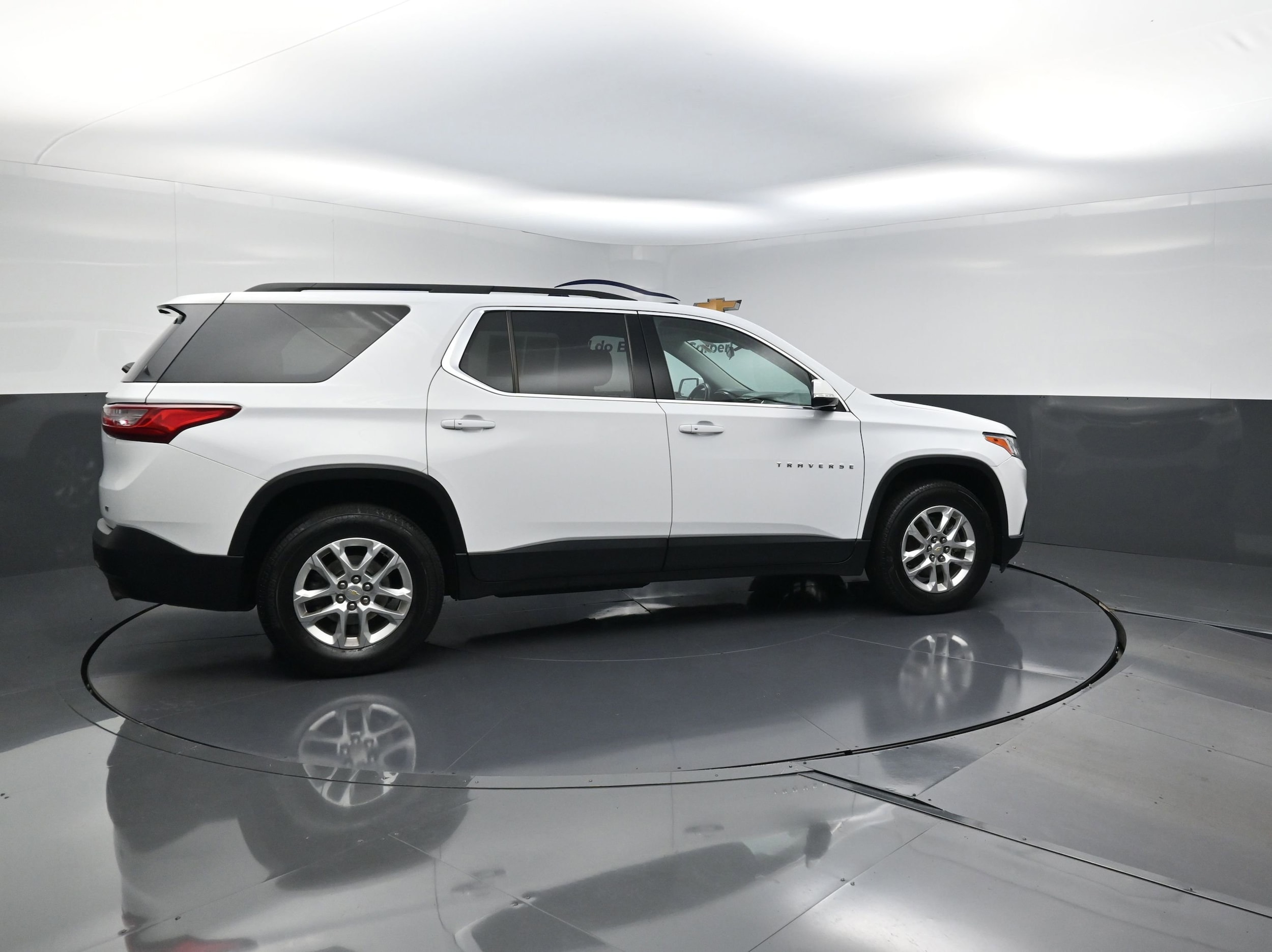 chevrolet traverse 2019 1GNERGKW9KJ177396 image chevrolet traverse 2019 1GNERGKW9KJ177396 image