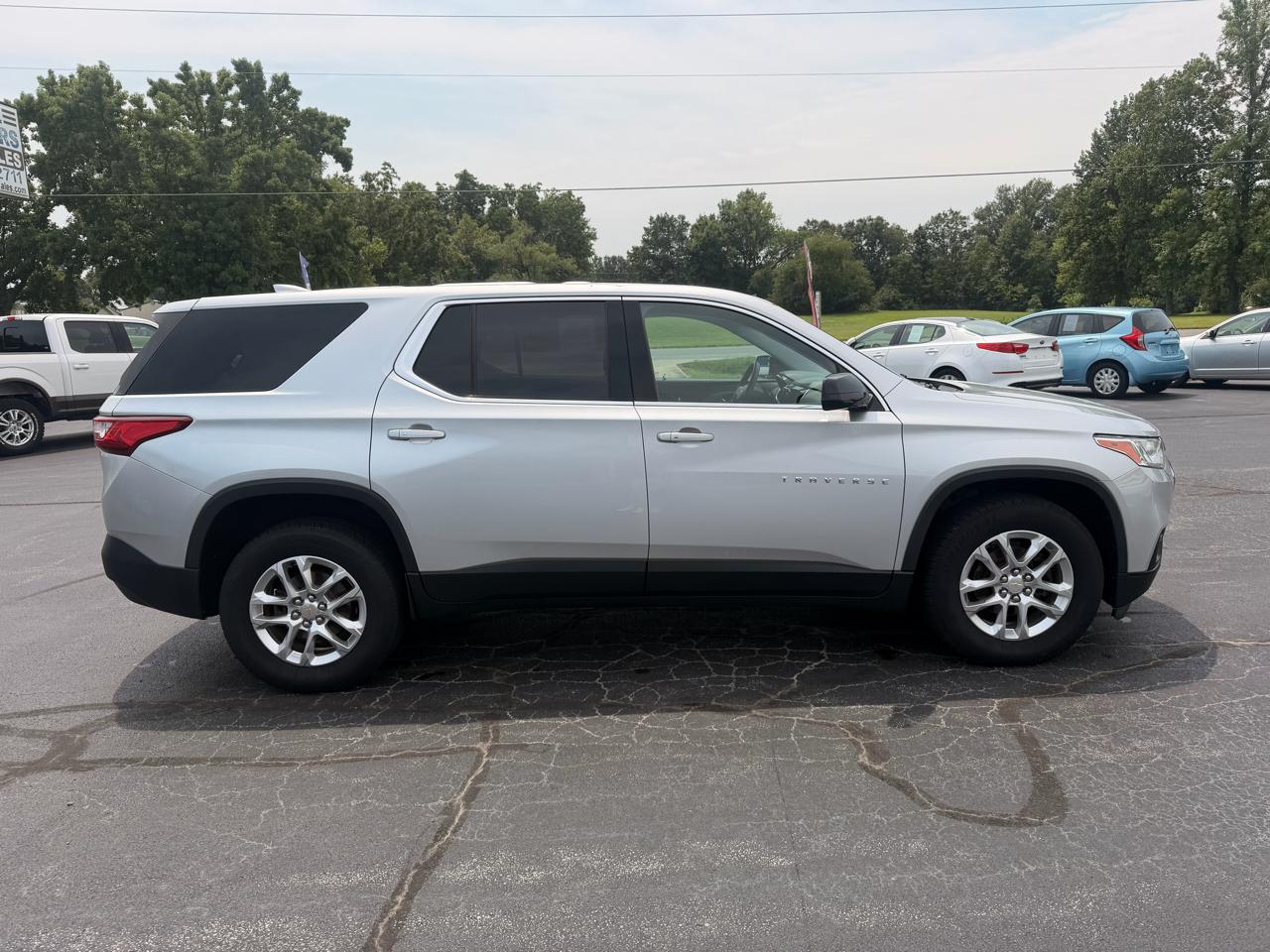chevrolet traverse 2018 1GNEVFKW6JJ136356 image chevrolet traverse 2018 1GNEVFKW6JJ136356 image