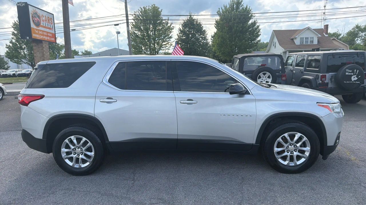 chevrolet traverse 2018 1GNERLKW7JJ149121 image chevrolet traverse 2018 1GNERLKW7JJ149121 image