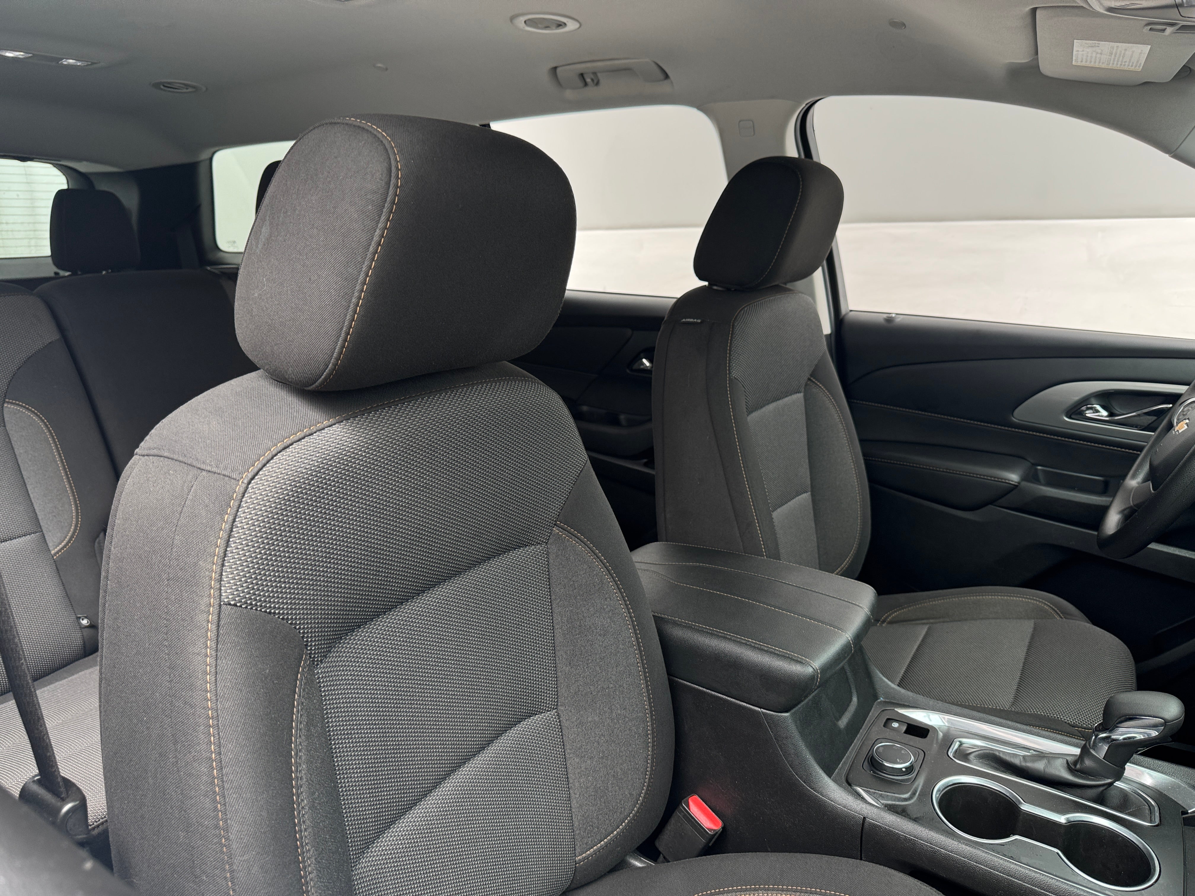 chevrolet traverse 2021 1GNEVFKW1MJ263021 image chevrolet traverse 2021 1GNEVFKW1MJ263021 image