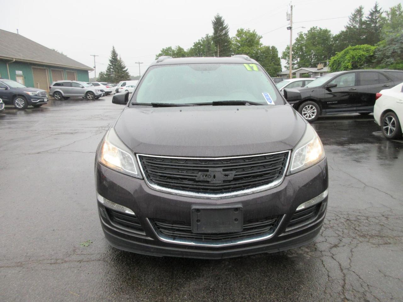 chevrolet traverse 2017 1GNKVFKD2HJ227460 image chevrolet traverse 2017 1GNKVFKD2HJ227460 image