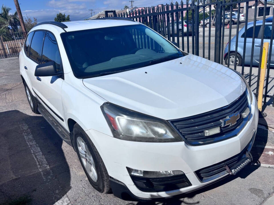 chevrolet traverse 2017 1GNKVFED0HJ314883 image chevrolet traverse 2017 1GNKVFED0HJ314883 image
