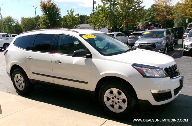 chevrolet traverse 2017 1GNKRFED5HJ209664 image