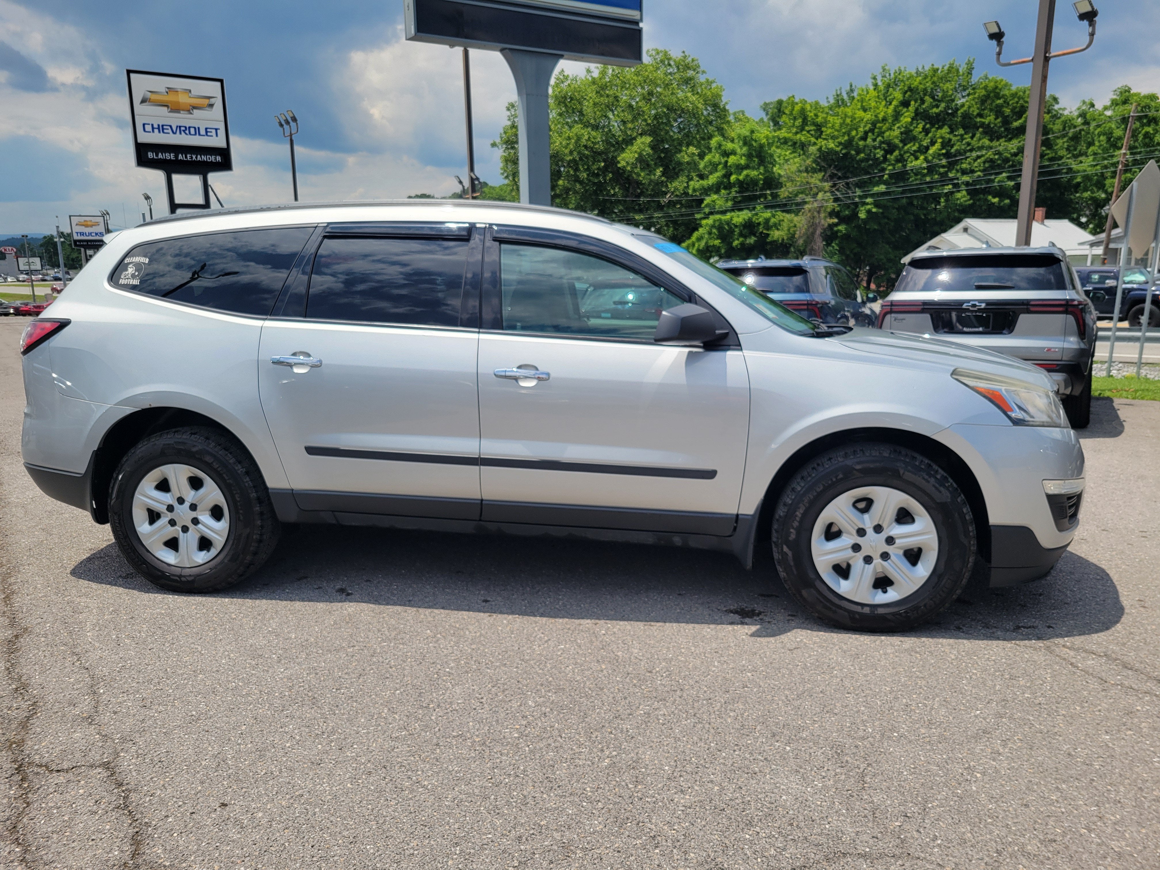 chevrolet traverse 2017 1GNKVFKD8HJ119568 image chevrolet traverse 2017 1GNKVFKD8HJ119568 image