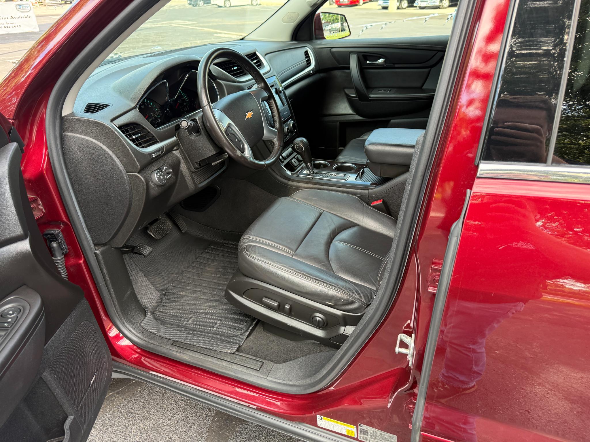 chevrolet traverse 2017 1GNKRHKD6HJ326038 image chevrolet traverse 2017 1GNKRHKD6HJ326038 image