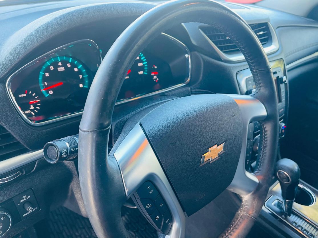 chevrolet traverse 2017 1GNKRJKD8HJ215692 image chevrolet traverse 2017 1GNKRJKD8HJ215692 image