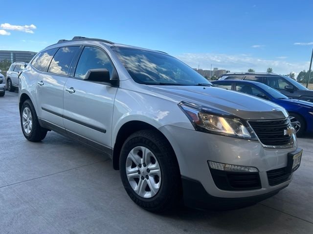 chevrolet traverse 2017 1GNKVFKD0HJ300955 image chevrolet traverse 2017 1GNKVFKD0HJ300955 image