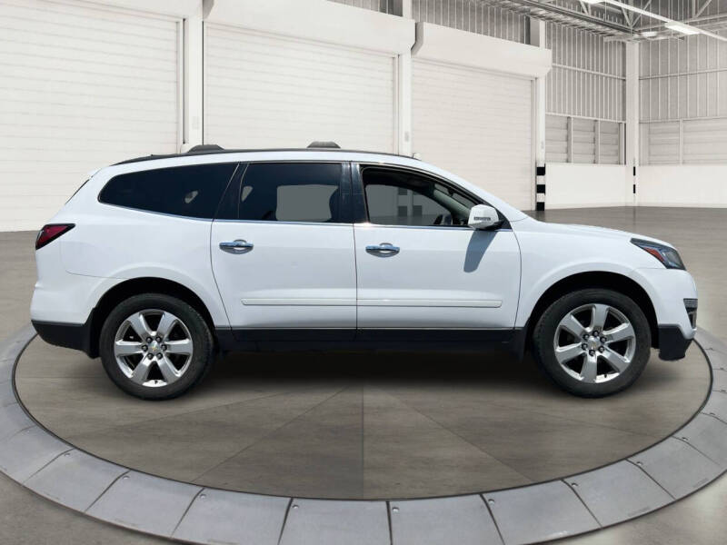 chevrolet traverse 2017 1GNKVGKD3HJ327444 image chevrolet traverse 2017 1GNKVGKD3HJ327444 image