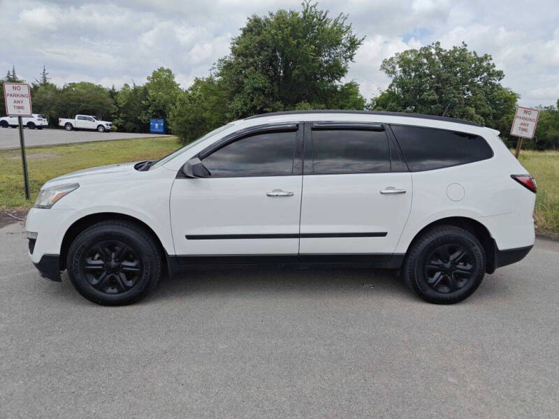 chevrolet traverse 2017 1GNKRFKD5HJ241616 image chevrolet traverse 2017 1GNKRFKD5HJ241616 image