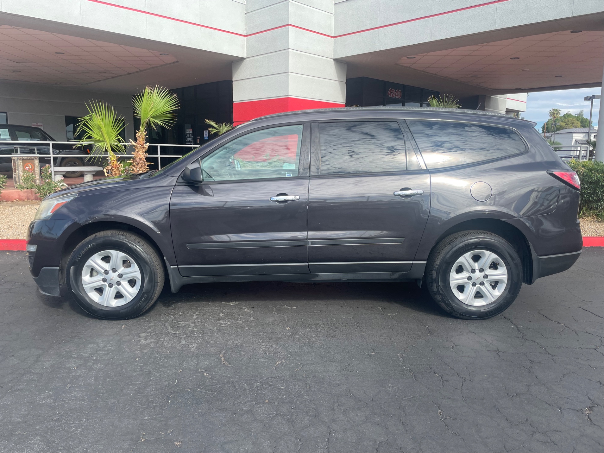 chevrolet traverse 2017 1GNKRFKD2HJ138234 image chevrolet traverse 2017 1GNKRFKD2HJ138234 image