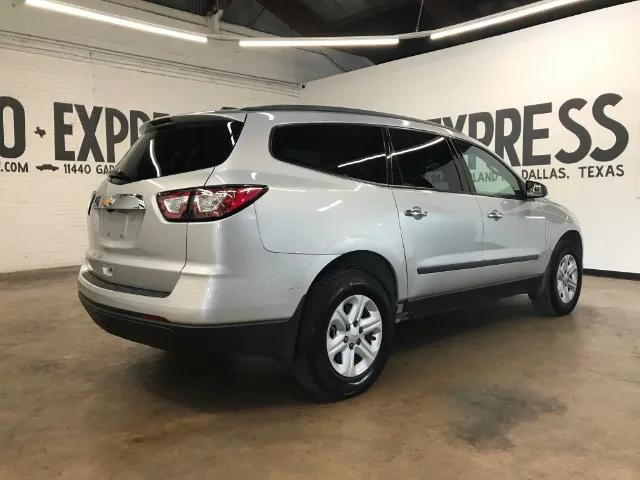chevrolet traverse 2017 1GNKRFKD5HJ117961 image chevrolet traverse 2017 1GNKRFKD5HJ117961 image