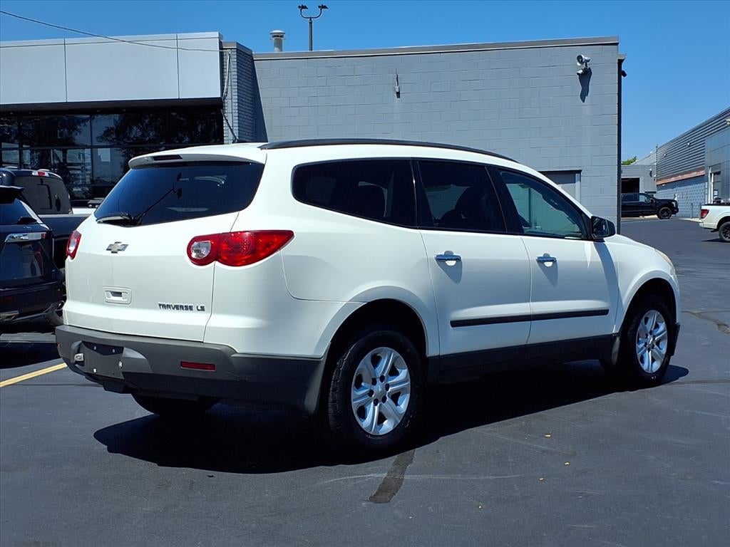 chevrolet traverse 2012 1GNKRFED2CJ424122 image chevrolet traverse 2012 1GNKRFED2CJ424122 image