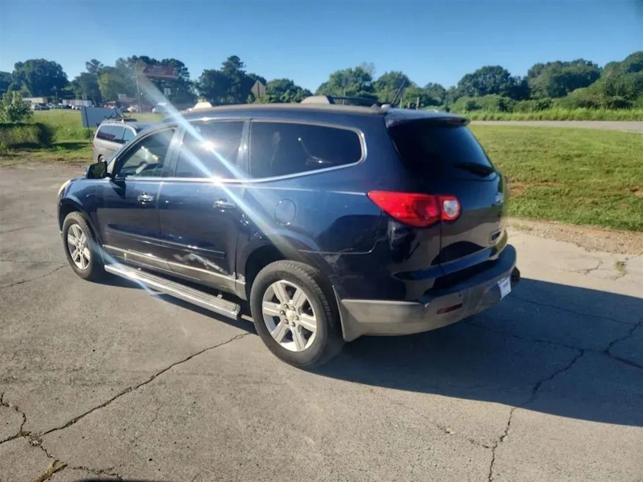 chevrolet traverse 2011 1GNKRGED5BJ199182 image chevrolet traverse 2011 1GNKRGED5BJ199182 image