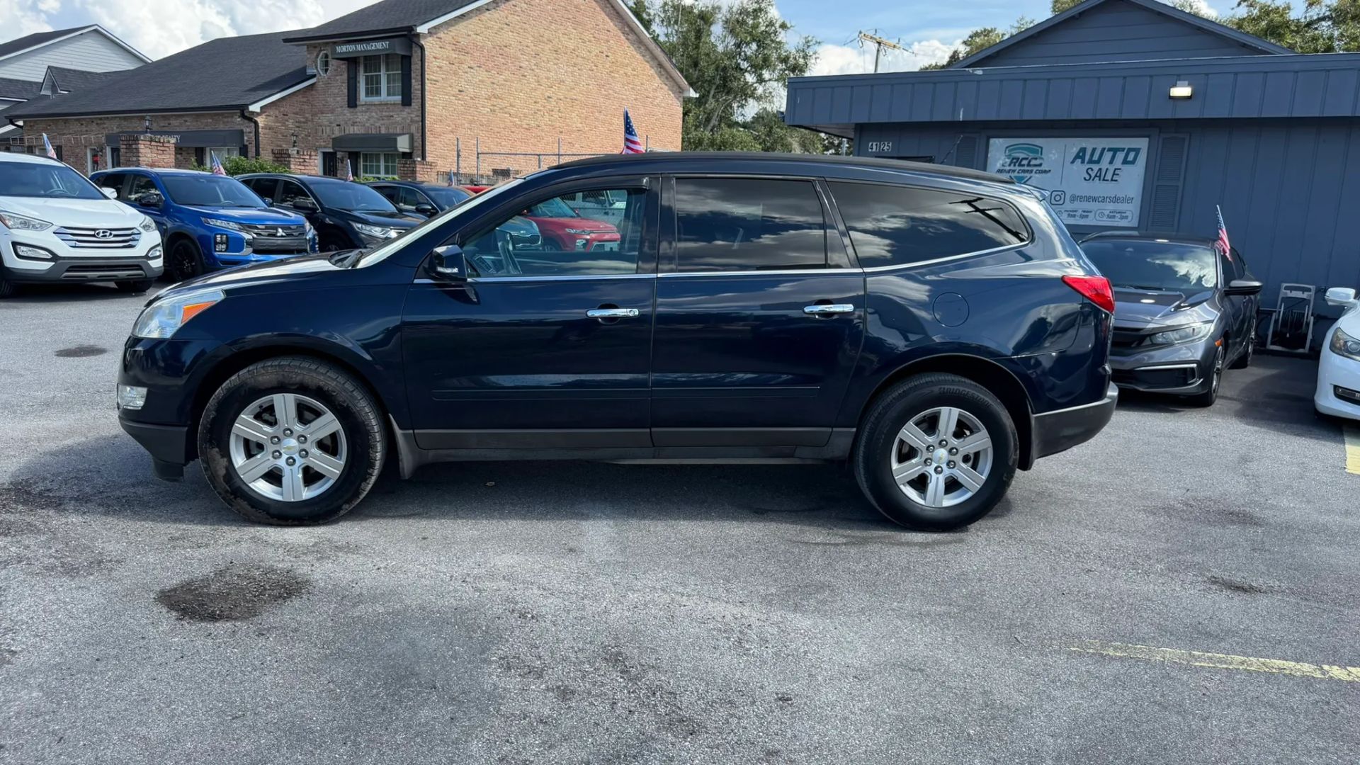 chevrolet traverse 2011 1GNKRJED5BJ120882 image