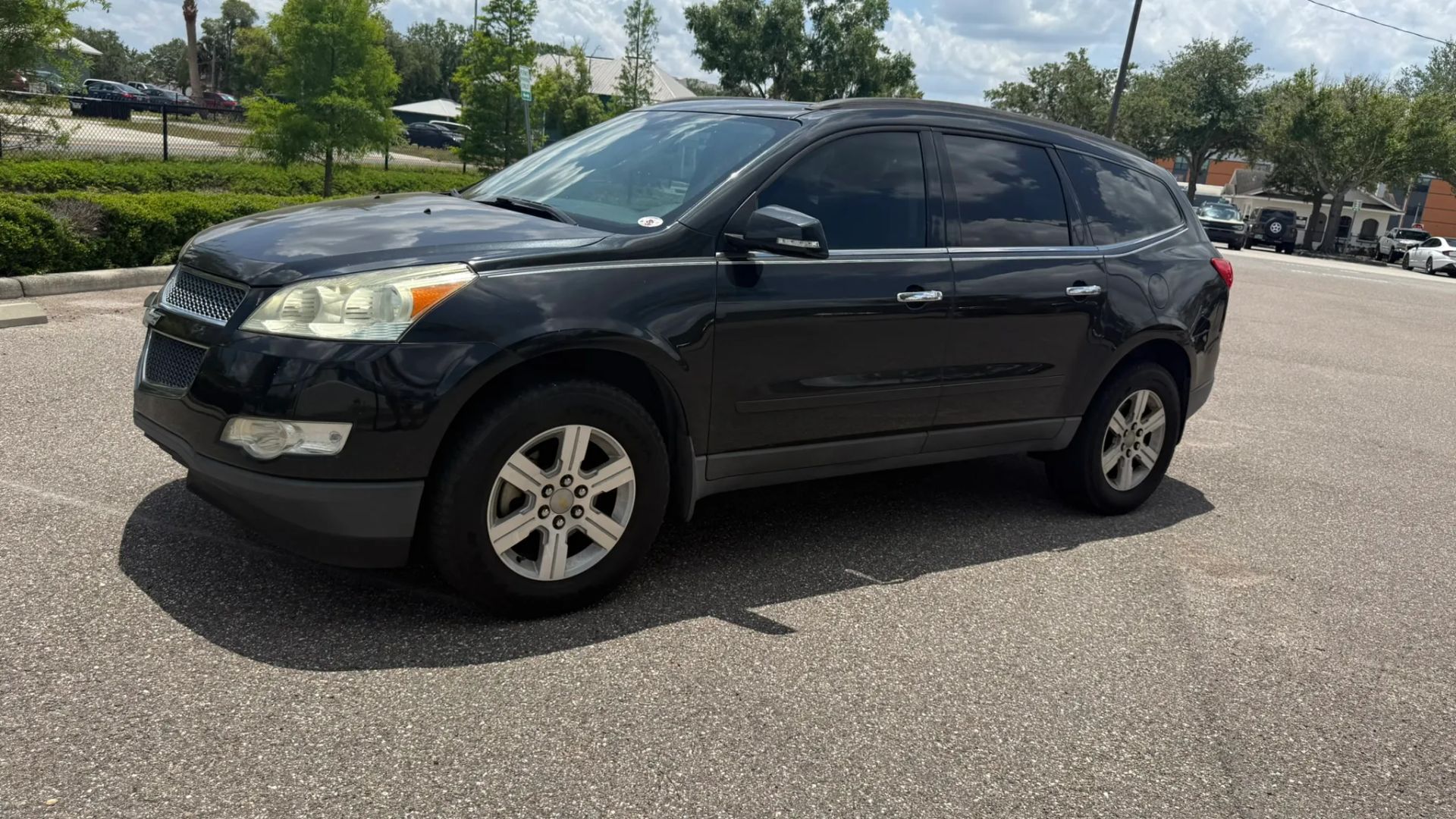 chevrolet traverse 2011 1GNKRJED1BJ170677 image chevrolet traverse 2011 1GNKRJED1BJ170677 image