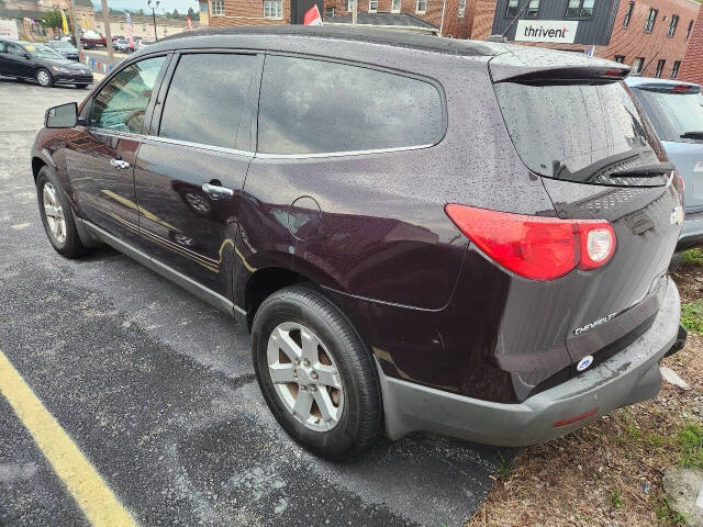 chevrolet traverse 2010 1GNLRFED8AS116514 image chevrolet traverse 2010 1GNLRFED8AS116514 image
