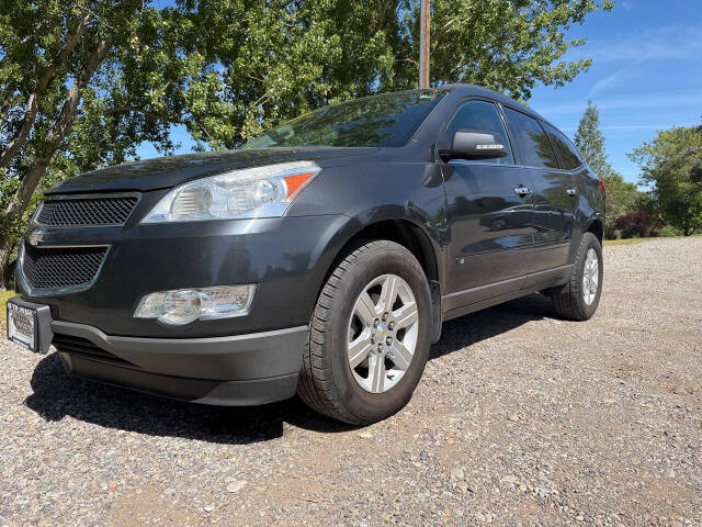 chevrolet traverse 2010 1GNLVFED2AS114981 image chevrolet traverse 2010 1GNLVFED2AS114981 image