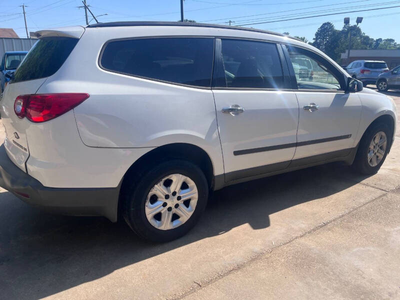 chevrolet traverse 2010 1GNLREED0AS126464 image chevrolet traverse 2010 1GNLREED0AS126464 image