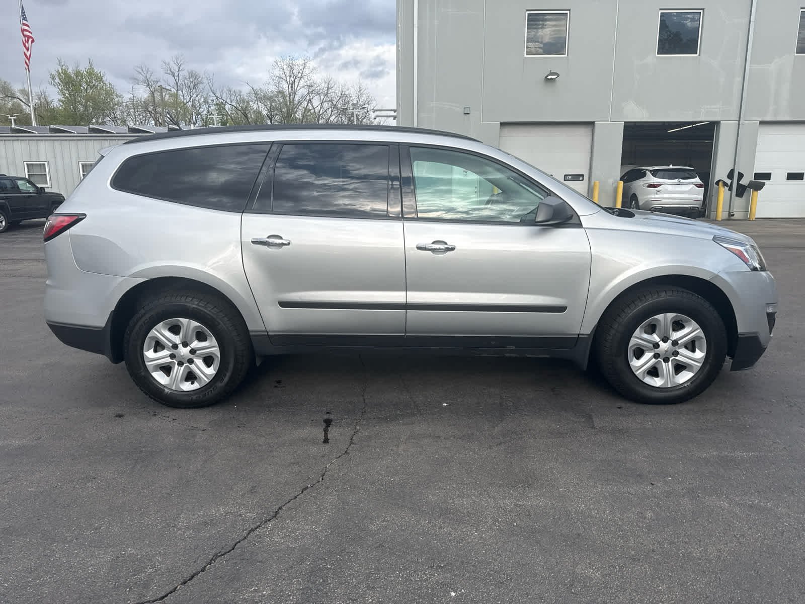 chevrolet traverse 2014 1GNKRFED9EJ245384 image chevrolet traverse 2014 1GNKRFED9EJ245384 image