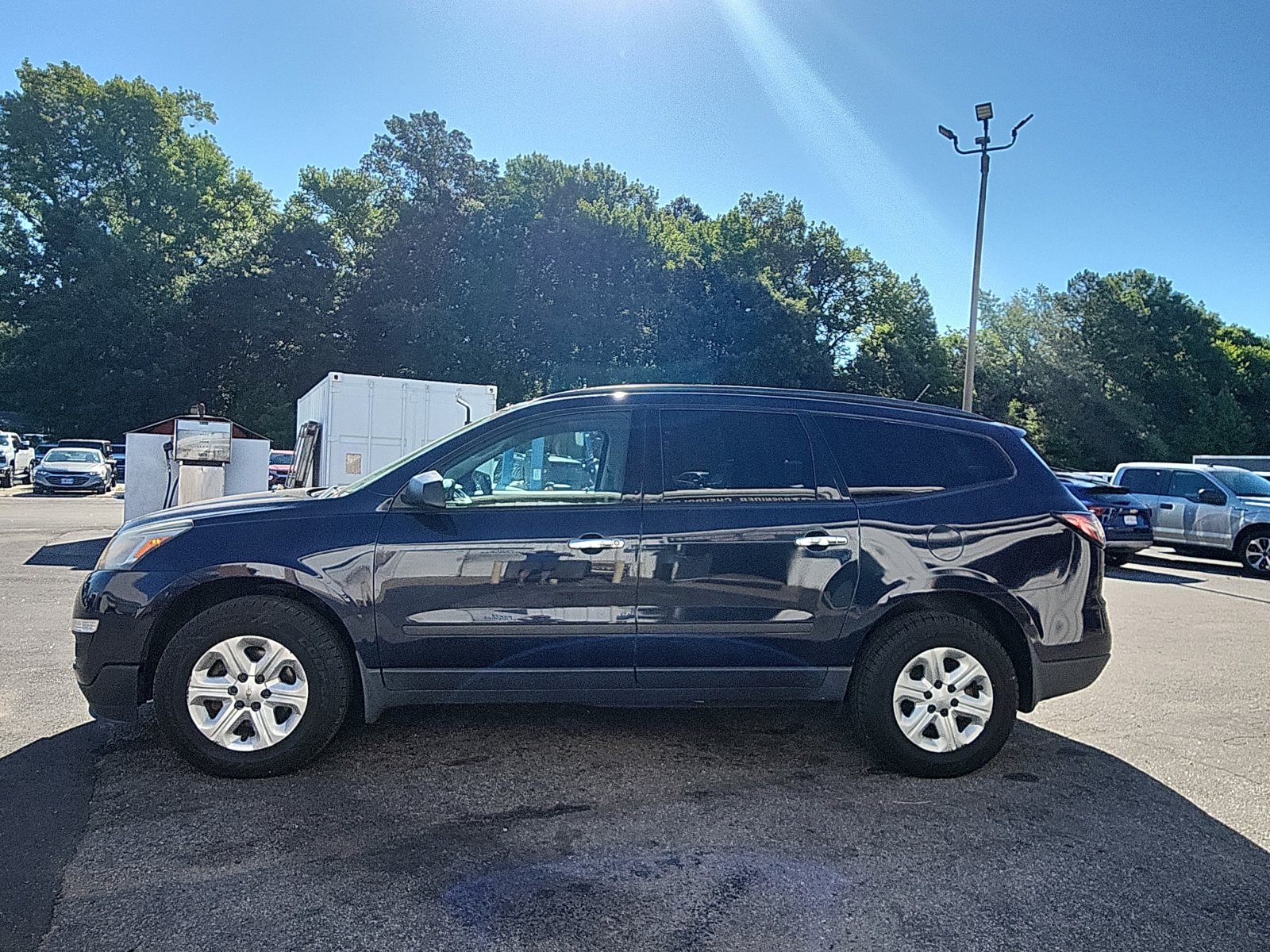 chevrolet traverse 2015 1GNKRFED6FJ355715 image chevrolet traverse 2015 1GNKRFED6FJ355715 image