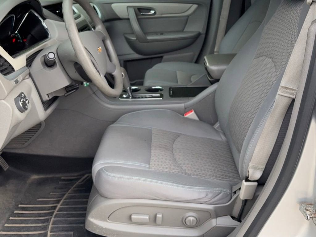 chevrolet traverse 2015 1GNKVFKD0FJ284995 image chevrolet traverse 2015 1GNKVFKD0FJ284995 image