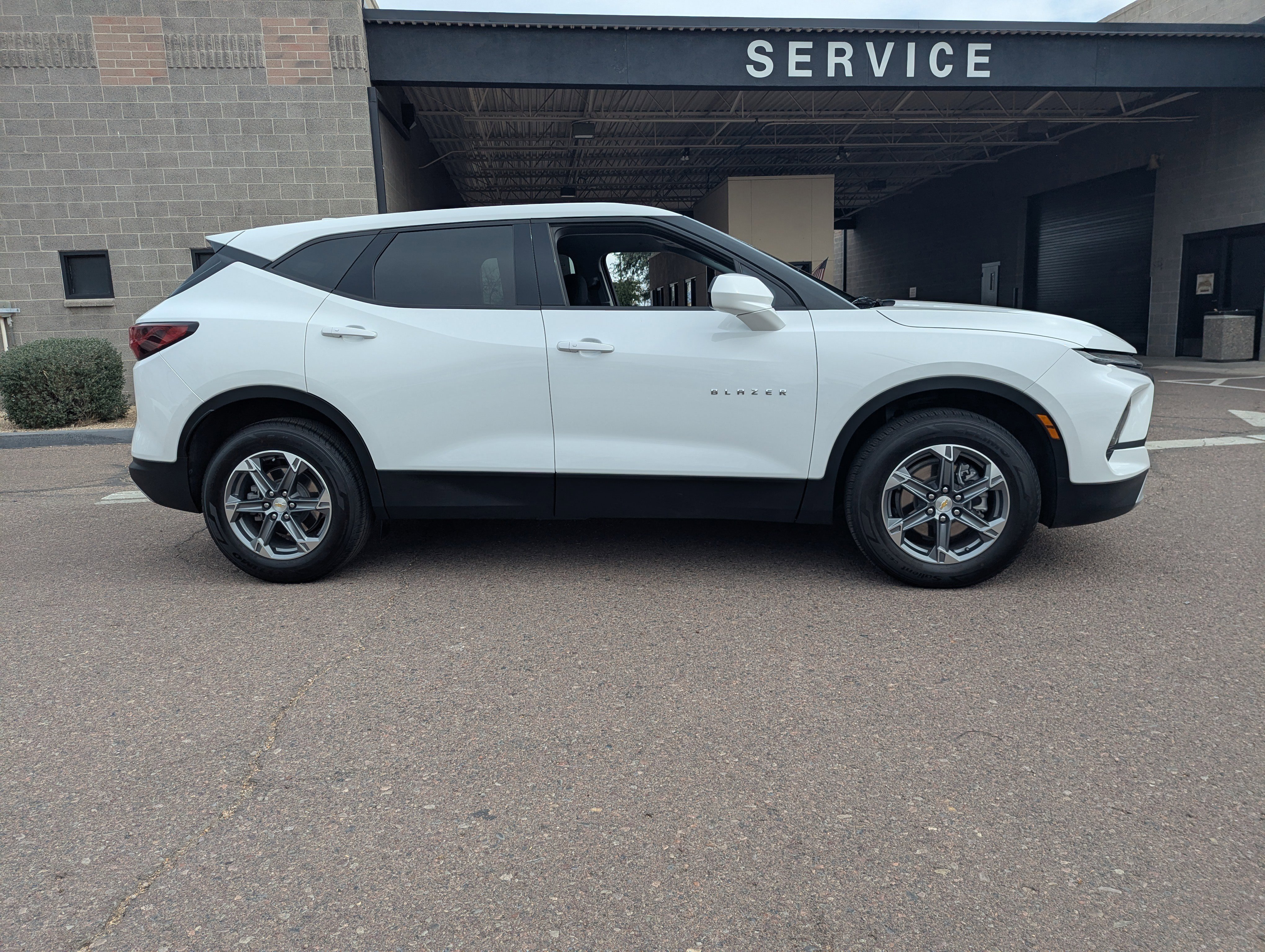 chevrolet blazer 2023 3GNKBHR40PS165936 image chevrolet blazer 2023 3GNKBHR40PS165936 image