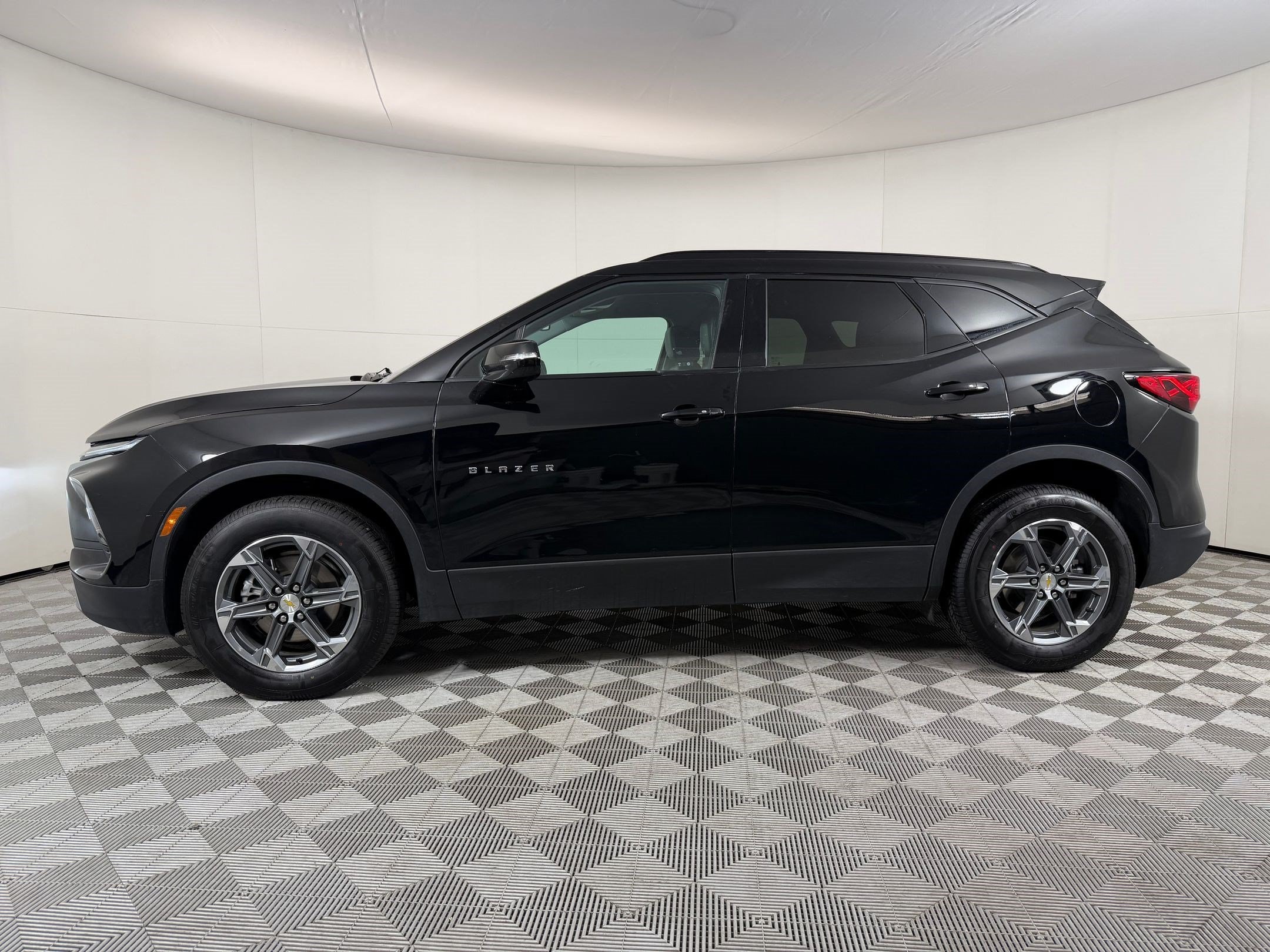chevrolet blazer 2024 3GNKBJR46RS167586 image chevrolet blazer 2024 3GNKBJR46RS167586 image