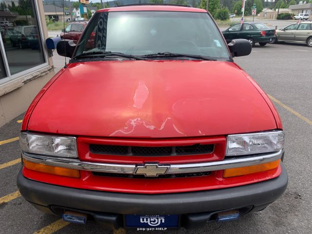 chevrolet blazer 2000 1GNCT18W3YK145897 image chevrolet blazer 2000 1GNCT18W3YK145897 image