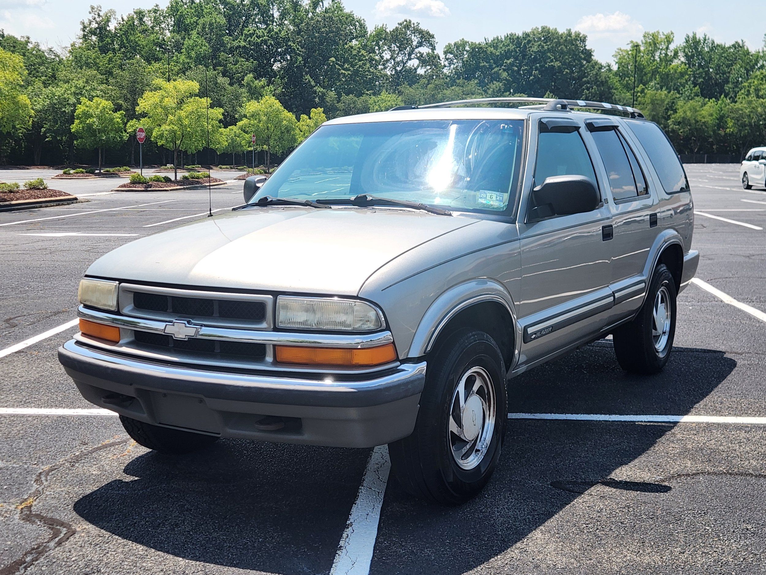 chevrolet blazer 2000 1GNDT13W4Y2375136 image chevrolet blazer 2000 1GNDT13W4Y2375136 image