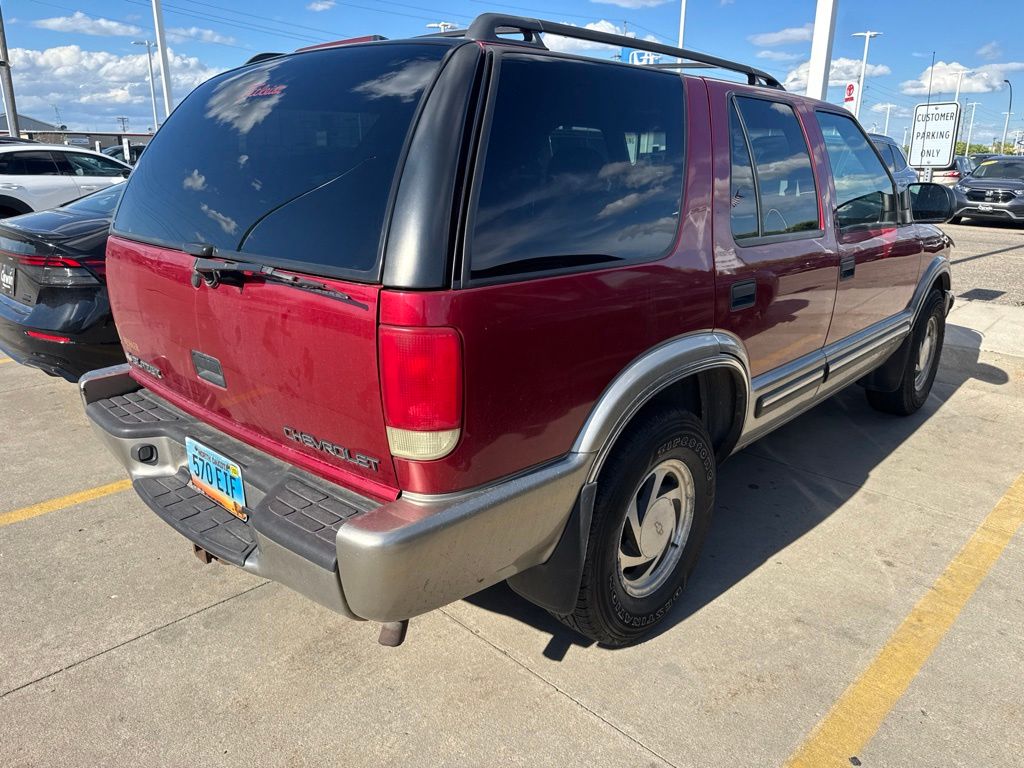 chevrolet blazer 2000 1GNDT13W1Y2156652 image chevrolet blazer 2000 1GNDT13W1Y2156652 image