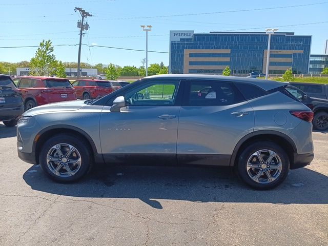 chevrolet blazer 2025 3GNKBHR40SS233886 image chevrolet blazer 2025 3GNKBHR40SS233886 image