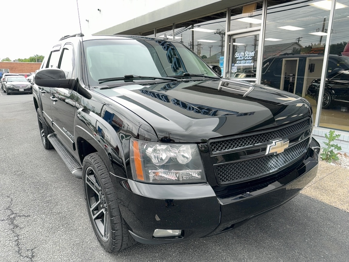 chevrolet avalanche 2011 3GNTKFE36BG348632 image chevrolet avalanche 2011 3GNTKFE36BG348632 image