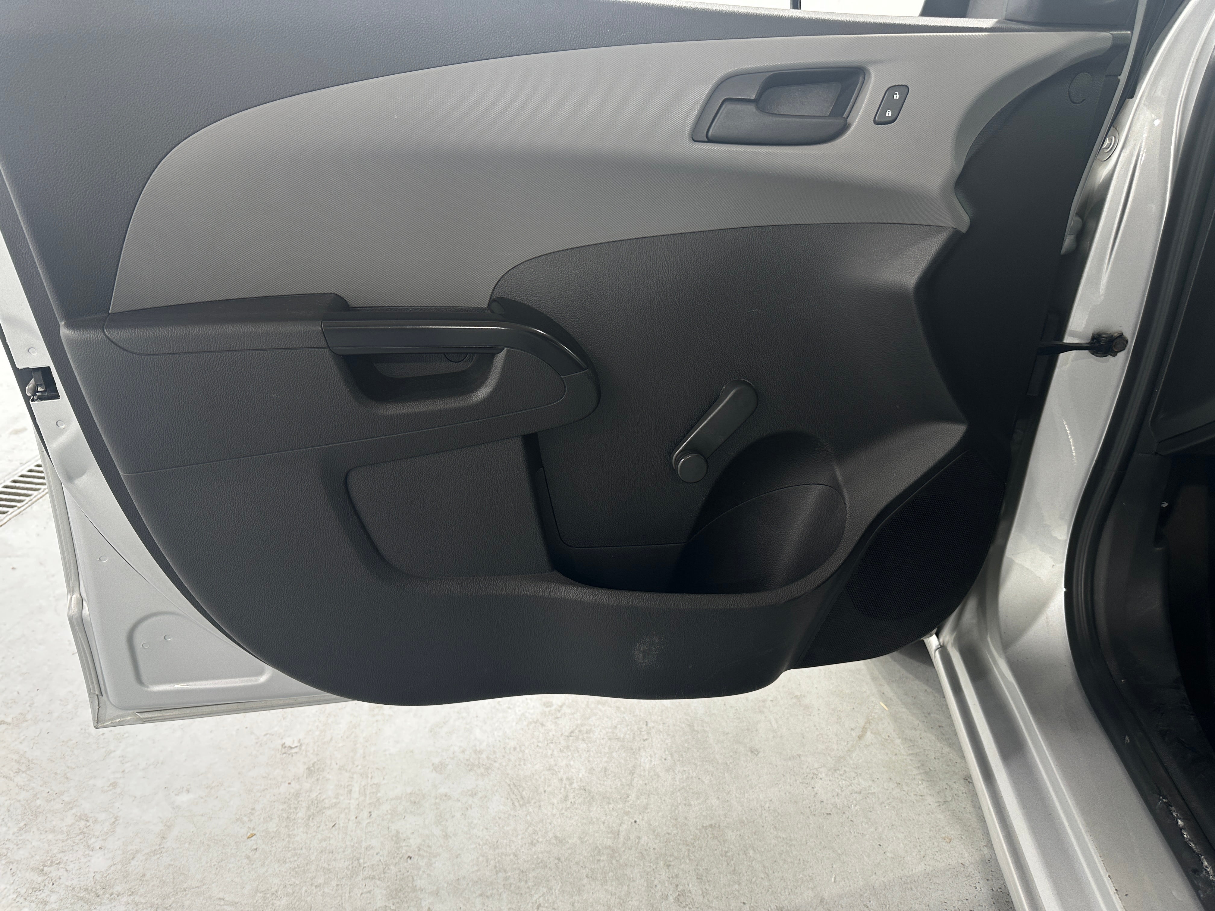 chevrolet sonic 2020 1G1JG6SB6L4132039 image