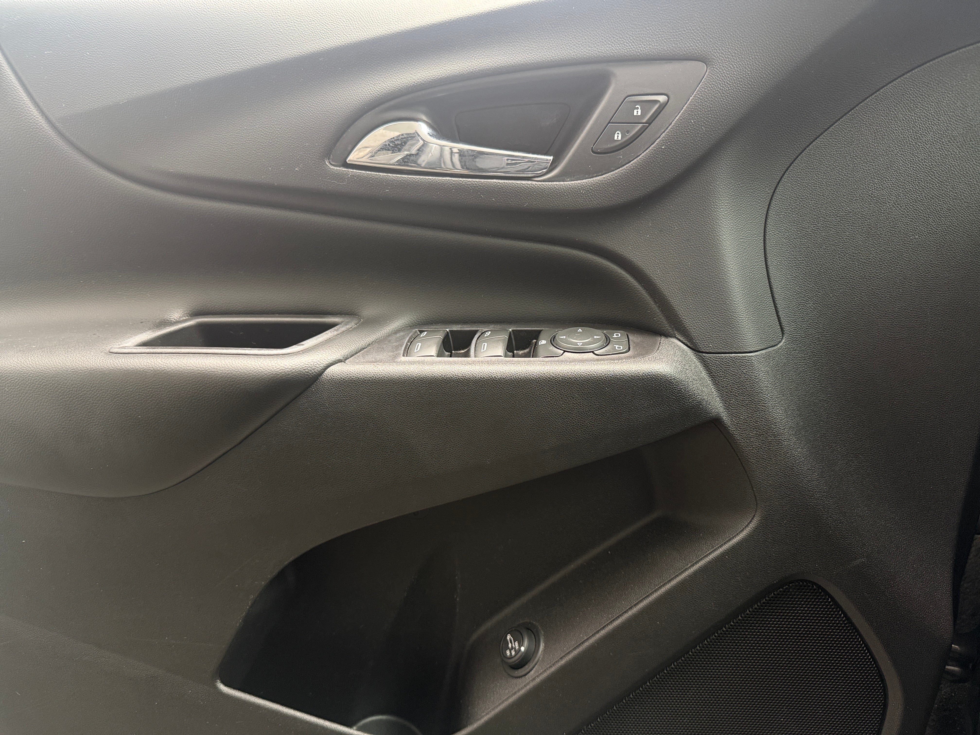 chevrolet equinox 2018 2GNAXJEV6J6173046 image chevrolet equinox 2018 2GNAXJEV6J6173046 image